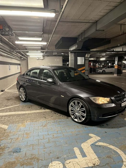 BMW Seria 3 BMW E90 325i 218km automat szwajcaria