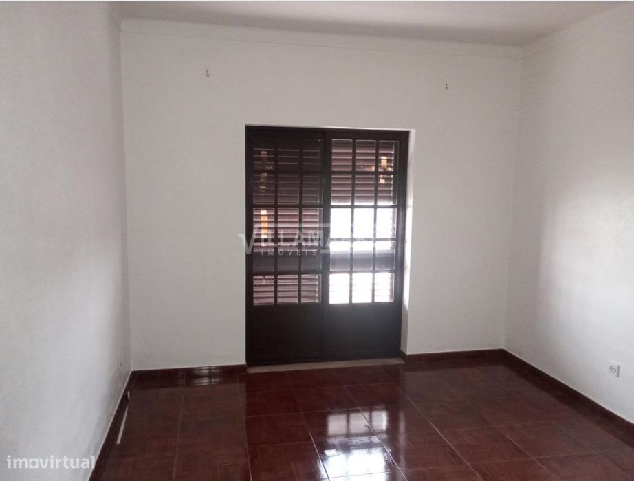 Moradia V3 isolada da banca com logradouro situada em Foros da Afeitei