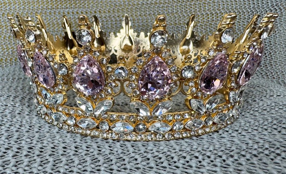 Корони діадеми різних кольорів