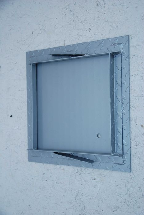 Stalowa pokrywa włazu