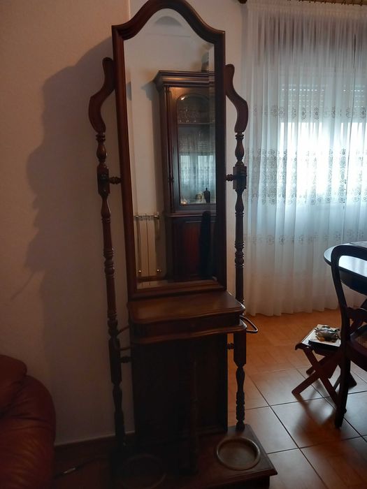 Bengaleiro com espelho