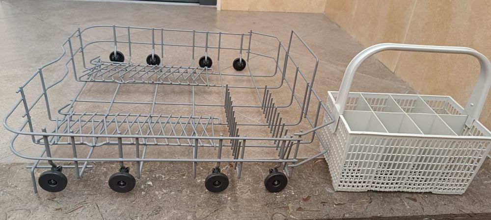 Prateleira e cesto de máquina de lavar loiça