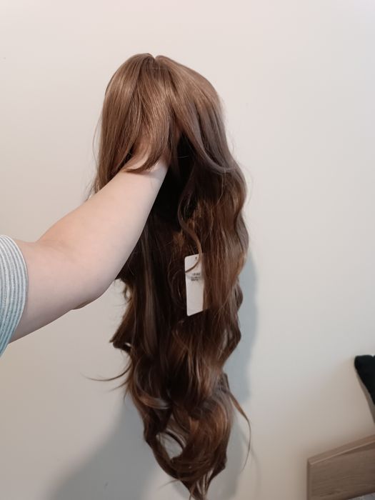 Nowa, bardzo długa peruka z falowanymi włosami