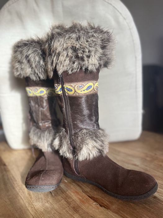 Botas castanhas de Pelo