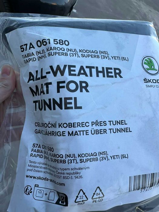 Килимки  гумові салону Škoda Karoq та двосторонній килим багажника