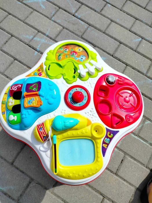 Stolik edukacyjny dla dzieci