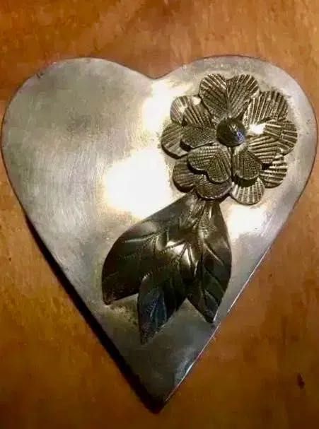 CAIXA CORAÇÃO - J.S.I. - estanho a 97% - anos 80 - 16x14x4,5 cm/s