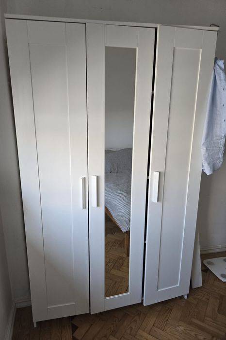 Roupeiro IKEA BRIMNES – 3 portas com espelho (117×50×190 cm)