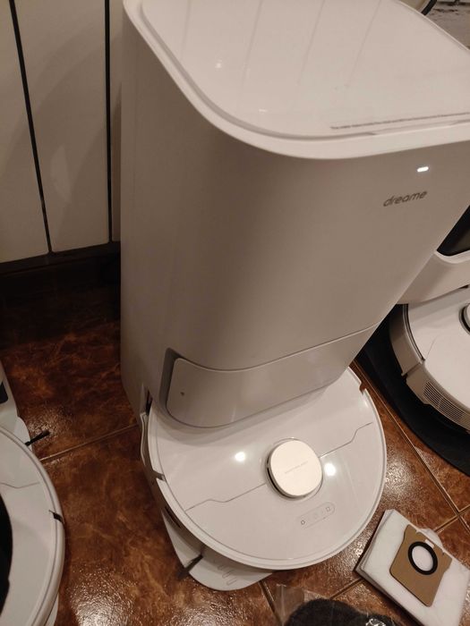 Robot sprzątający Dreame l10 z stacją samoczyszczenia