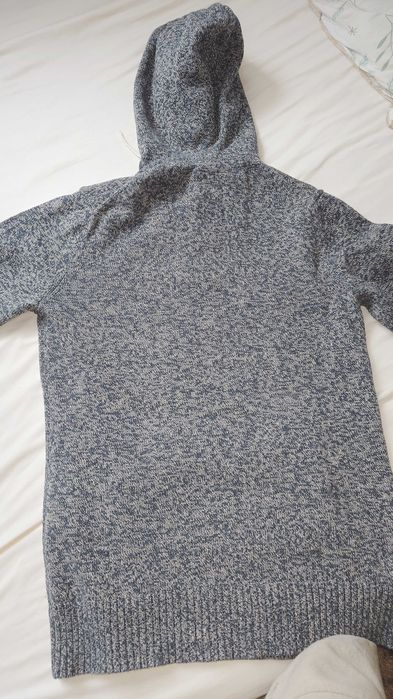 Sweter męski z kapturem