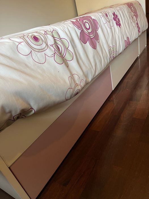 Cama individual com gavetão
