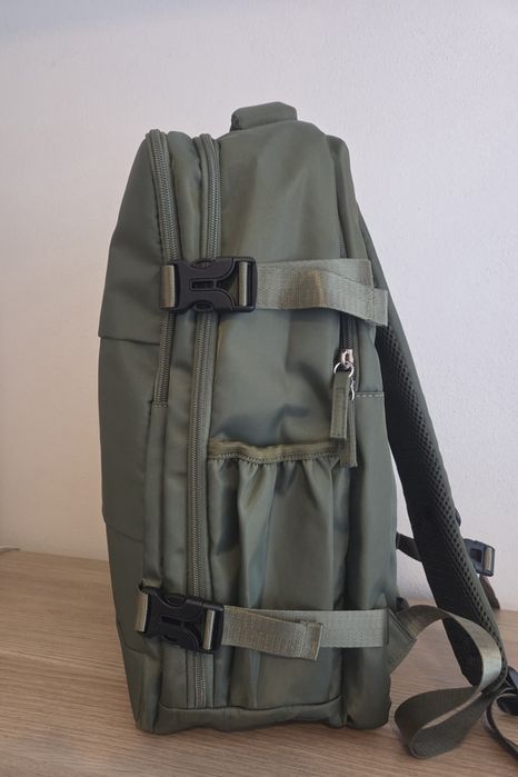 Mochila de viagem caqui