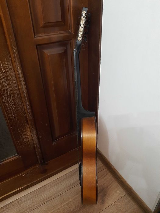 продам гитару семиструнную