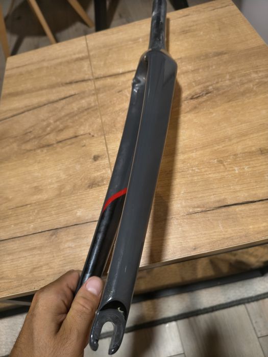 Widelec szosowy Carbon