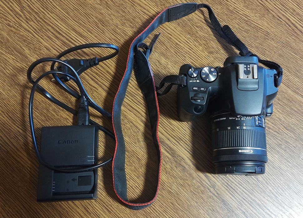 Фотоапарат Canon EOS 250D