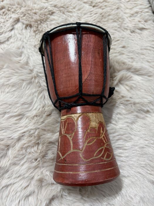 bęben djembe, afrykański instrument perkusyjny