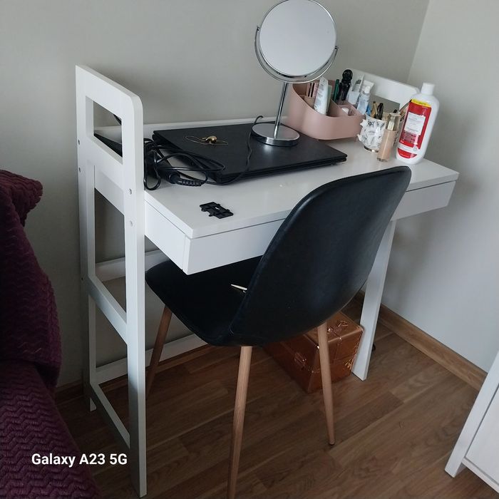 Malutkie biurko/toaletka