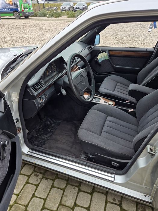 Zadbany Mercedes Benz W124 75km, 1993r.