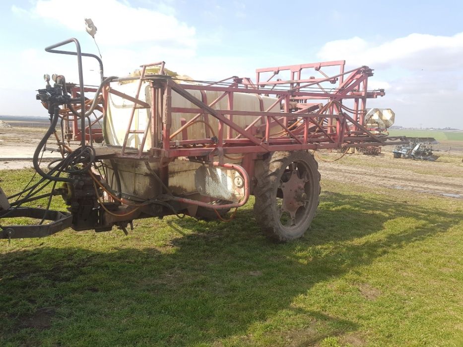 Opryskiwacz pilmet 2000l 18m