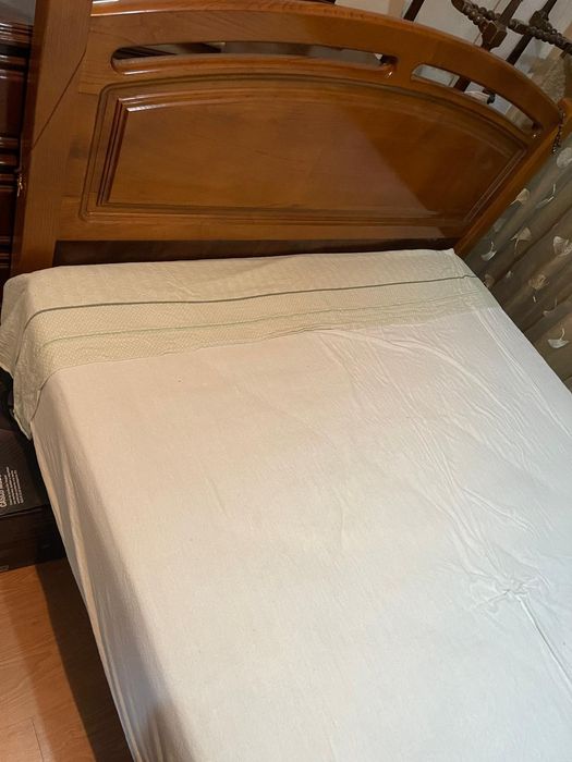 Mobília de Quarto em Madeira – Bom Estado
Vendo mobília de quarto em