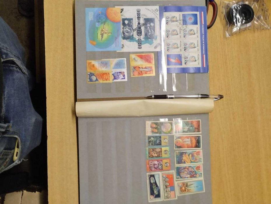 Продаю марки с альбомом