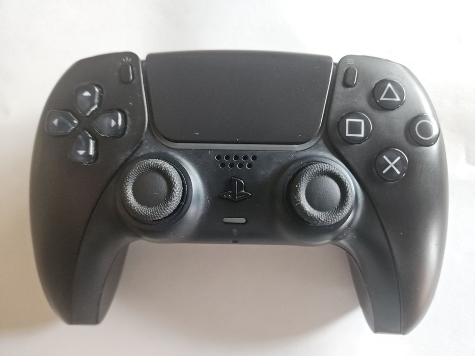 Pad do PS5 z analogami TMR