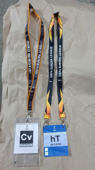 Акредитаційні футбольні стрічки.