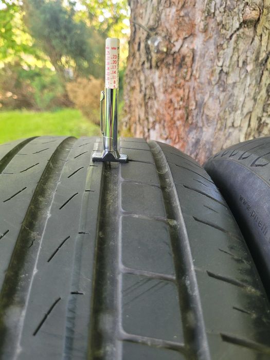 Sprzedam dwie letnie opony Pirelli Cinturato P7, rozmiar 225 55 R 16.
