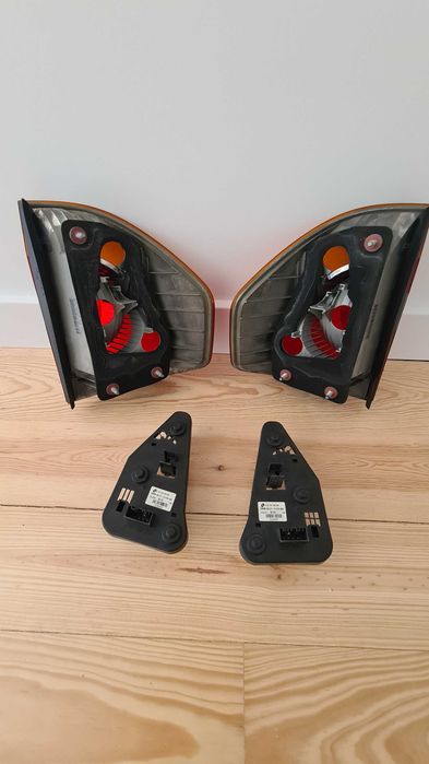 Conjunto de faróis traseiros para BMW X3 E83 (1ª versão) com lâmpadas