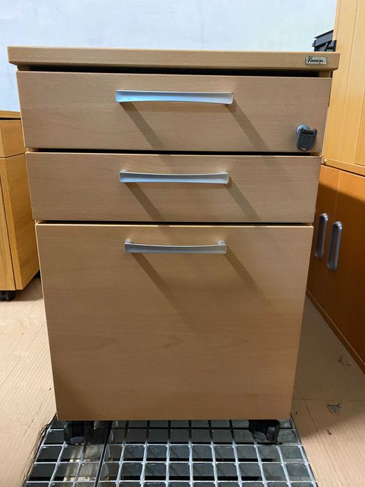 Kontenerek na trzy szuflady kontener na kółkach Kinnarps buk