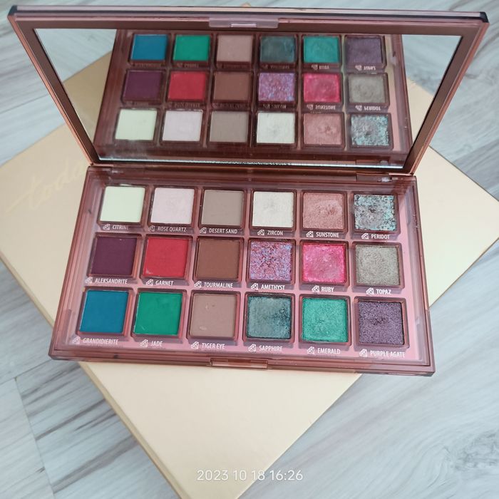 Cienie do powiek Wibo- My Treasure