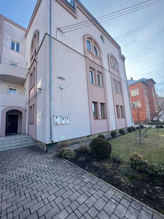 Простора трійка за доступною ціною в будинку клубного типу!!!