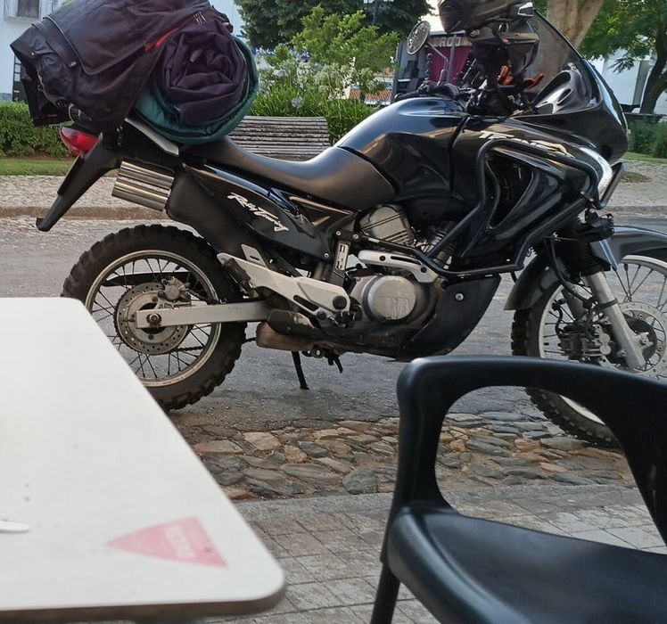 Transalp 650 pra ir até ao fim do mundo