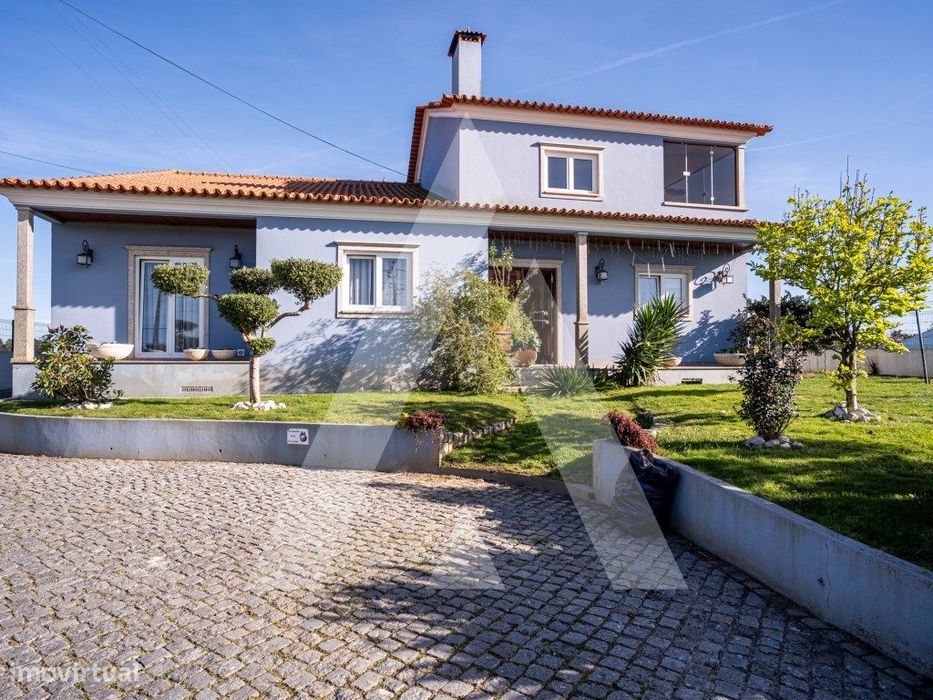 Moradia Isolada T4, Oliveirinha com 2.450m² de Terreno