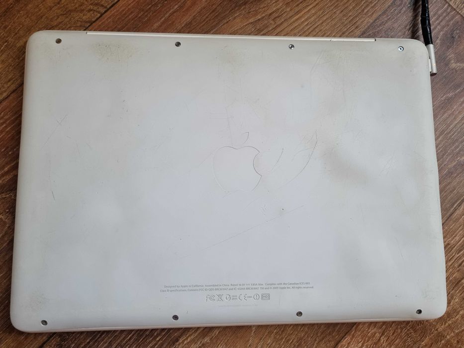 MacBook (13-inch. Mid 2010) Model: A1342
