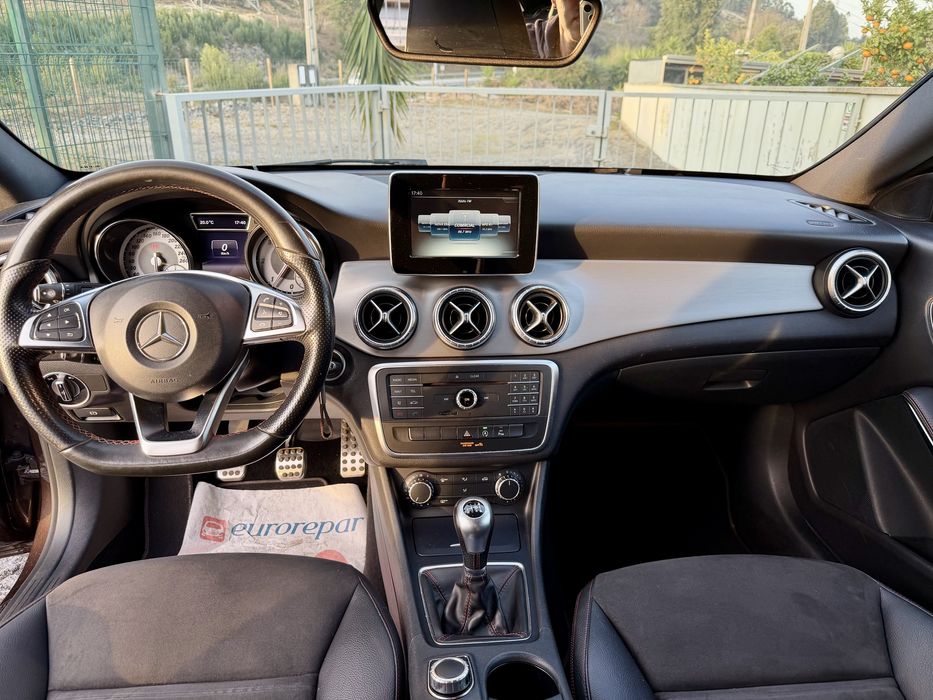 Mercedes-Benz CLA 200 AMG (Manual)