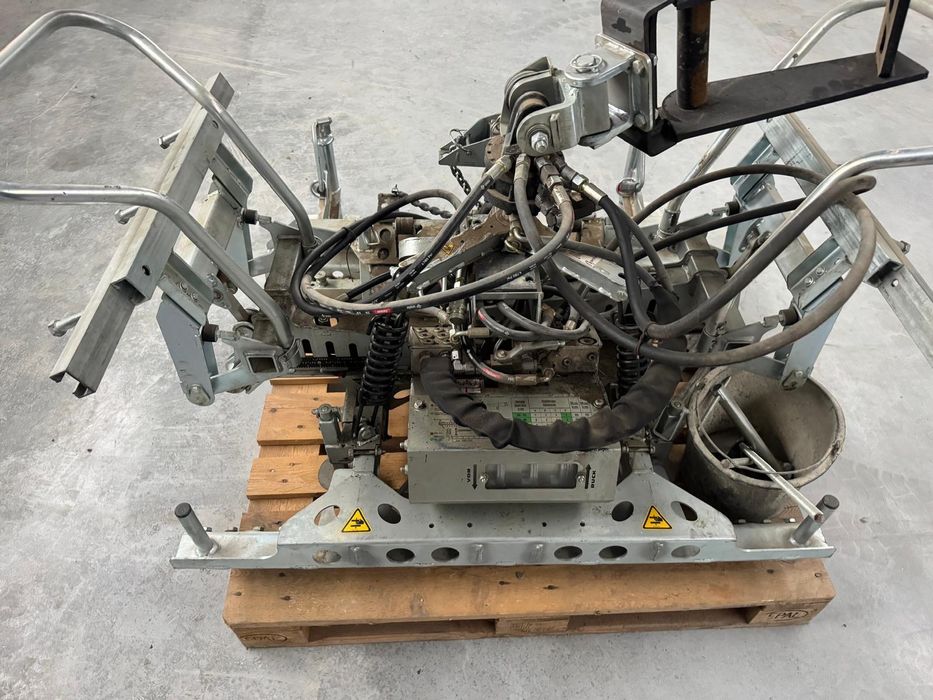 Wynajem chwytak do kostki brukowej do koparki