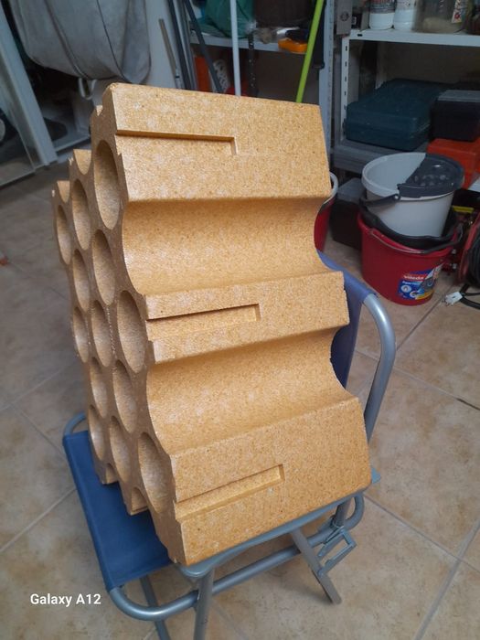 Garrafeira Modular Térmica / Módulo de Esferovite de Alta Densidade