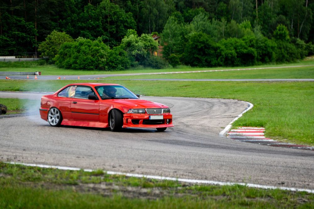 Amortyzatory tył Terrano T4 e36 e46 w202 w203 w208 w209 gleba gwint stance spasy