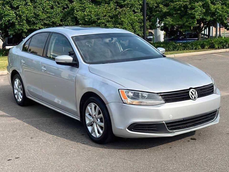Volkswagen Jetta SE      2013