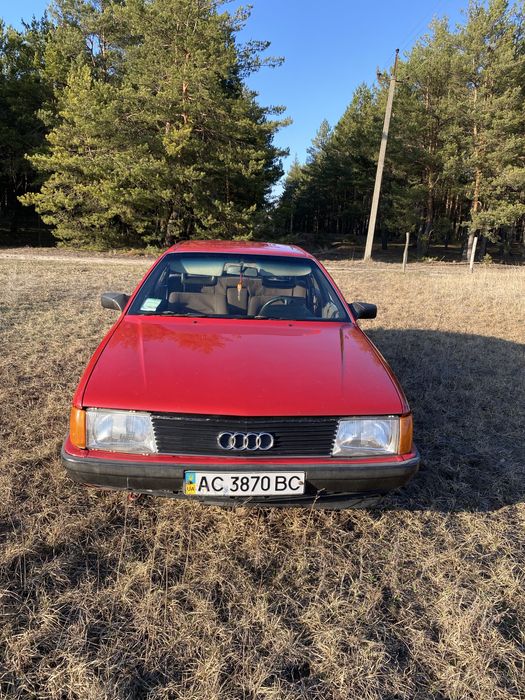 Продаєця AUDI 100 C3
