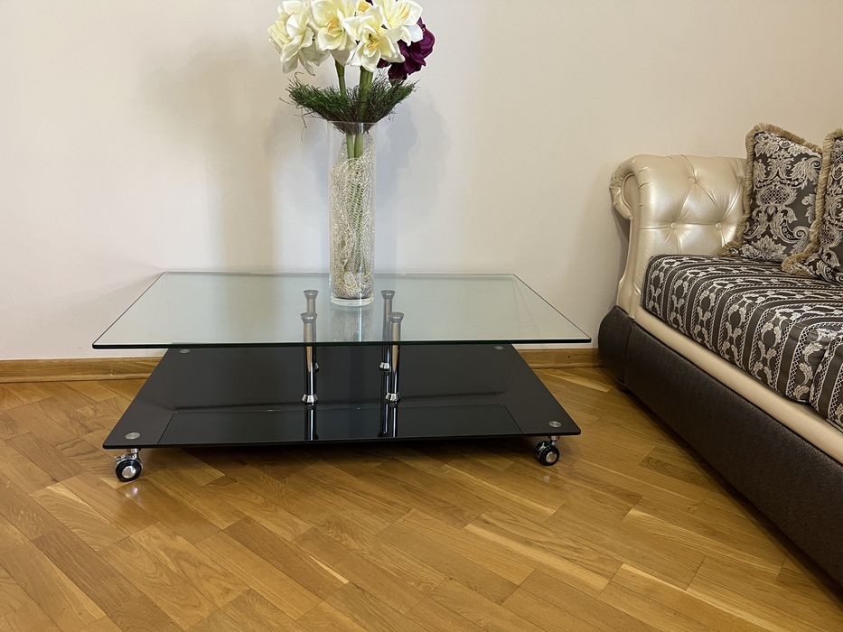 Столик журнальний скляний