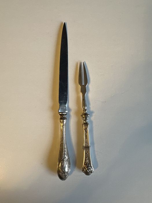 Faca de cartas e garfo de ostras, prata