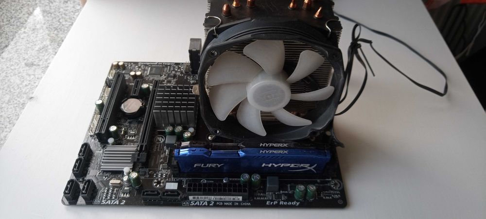 Gigabyte ga -78lmt +12gb ram+ phenom x2 975 + coller graits