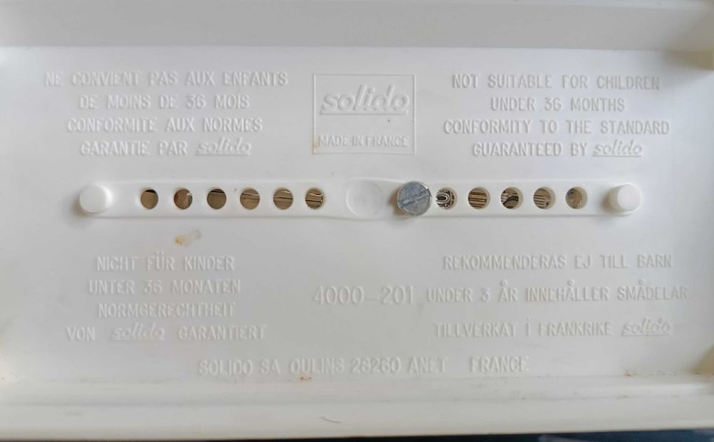 Modelo Mercedes Benz SSKL de 1931 na escala 1/43 SOLIDO