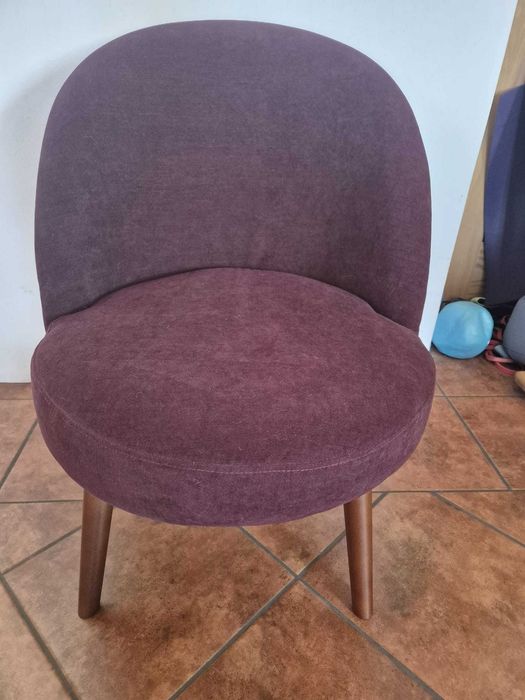Cadeiras decorativas / de descanso em veludo JYSK estilo Mid-Century (ameixa / bordô)