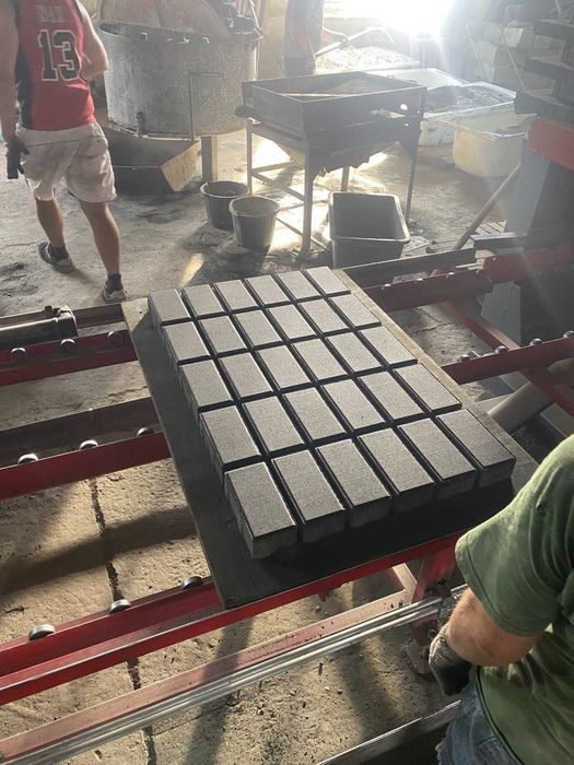 Продається бізнес по виготовленю бруківки, блоків, бордюрів.