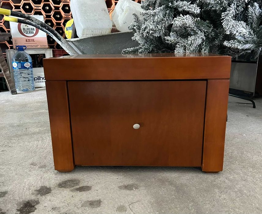 Conjunto Cómoda com Espelho e 1 Mesa de Cabeceira