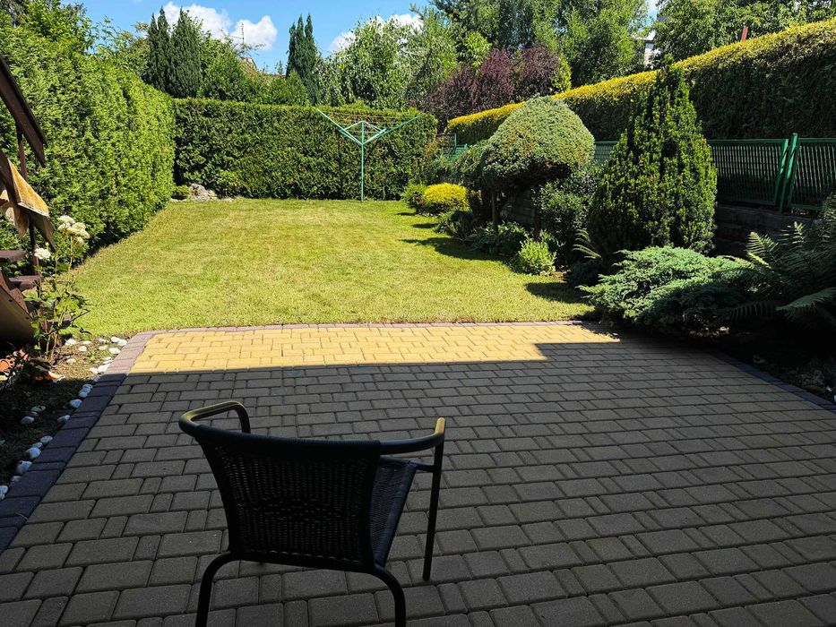 Komfortowy dom szeregowy 165 m² – 5 pokoi, garaż, ogród