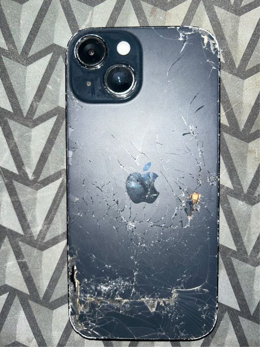 Iphone 15 parte de tras partido